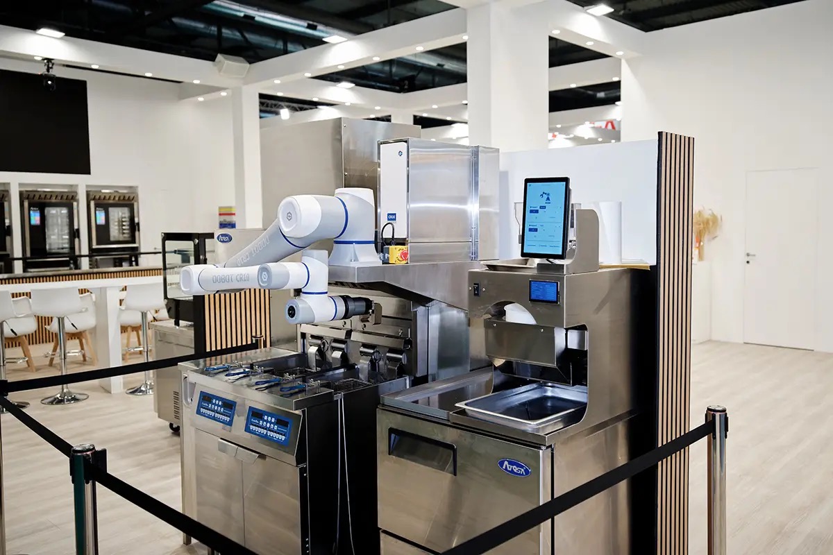 La friggitrice robotizzata con filtraggio automatico dell’olio arriva nei ristoranti