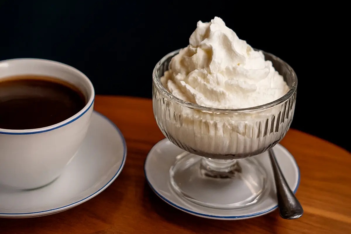 Torna la cioccolata calda “come una volta”: il gusto vintage che conquista il Natale