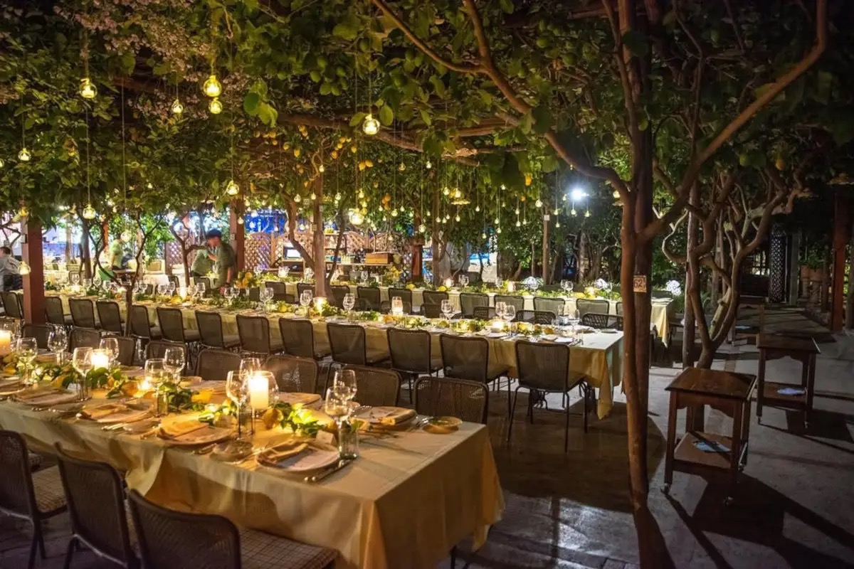 Da Paolino, revocata la licenza: irregolarità edilizie per il ristorante dei vip di Capri