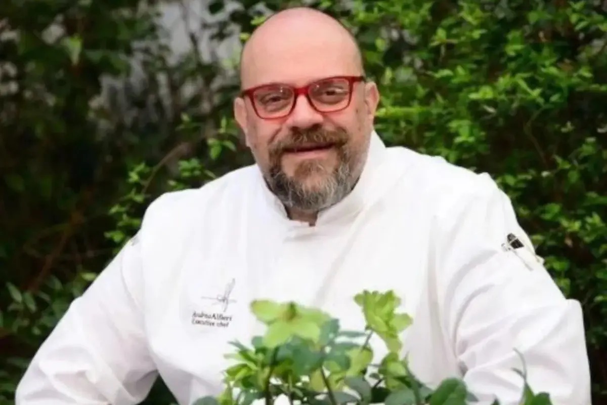  Curriculum improbabili e insulti social, ma lo chef Alfieri completa la brigata