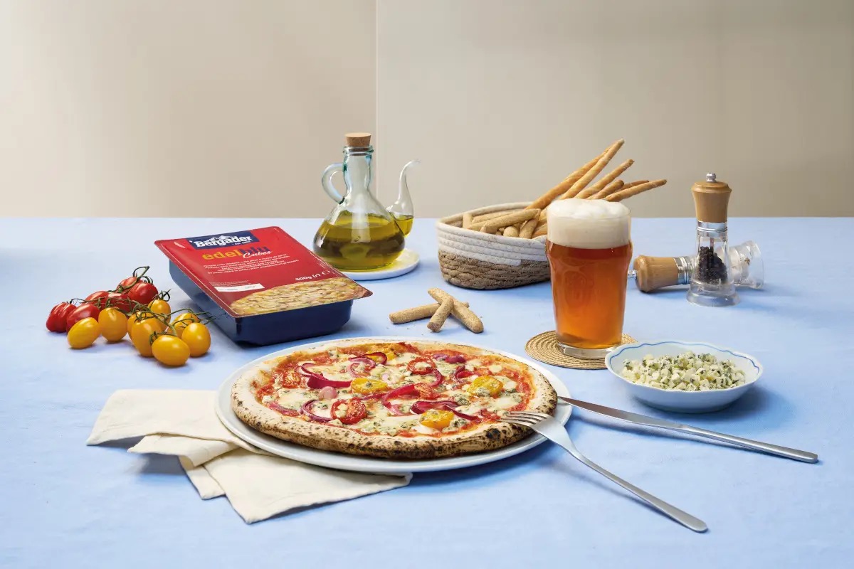 Il blu bavarese cambia formato: Edelblu diventa cubetti per la cucina professionale