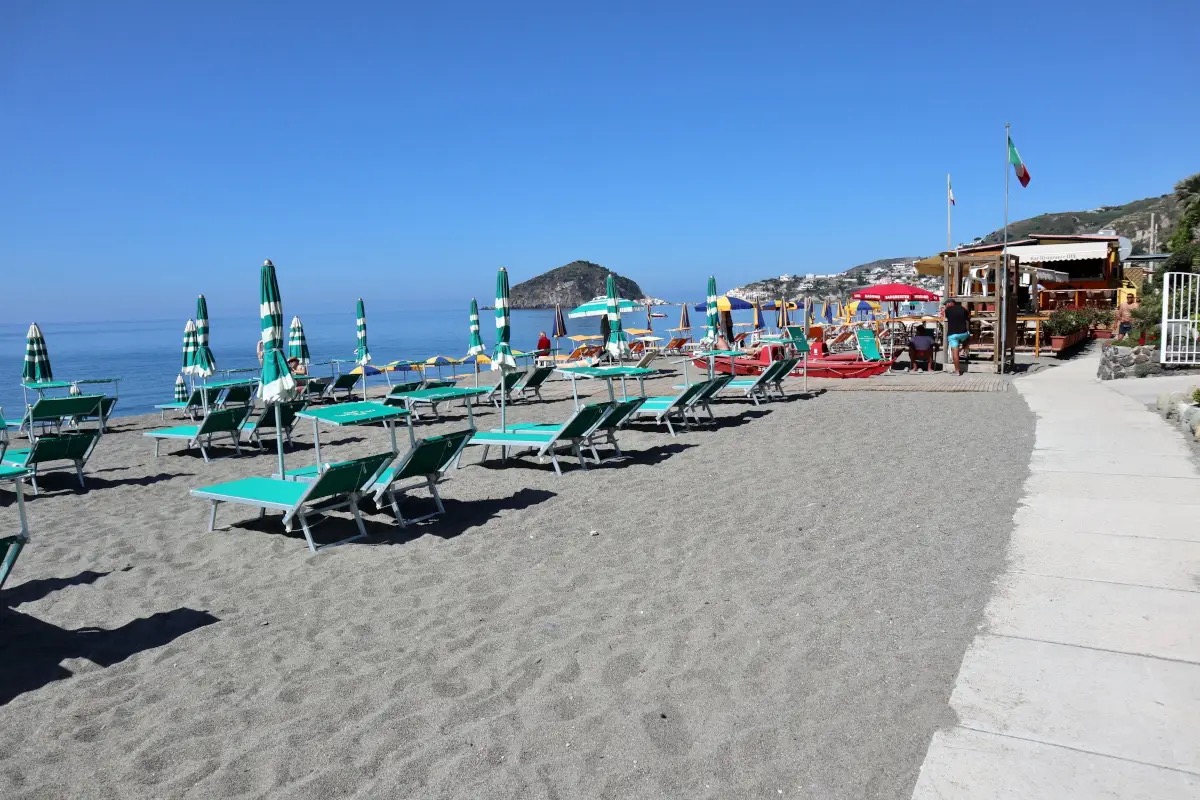 Concessioni balneari, gare da giugno, ma restano dubbi su investimenti e canoni