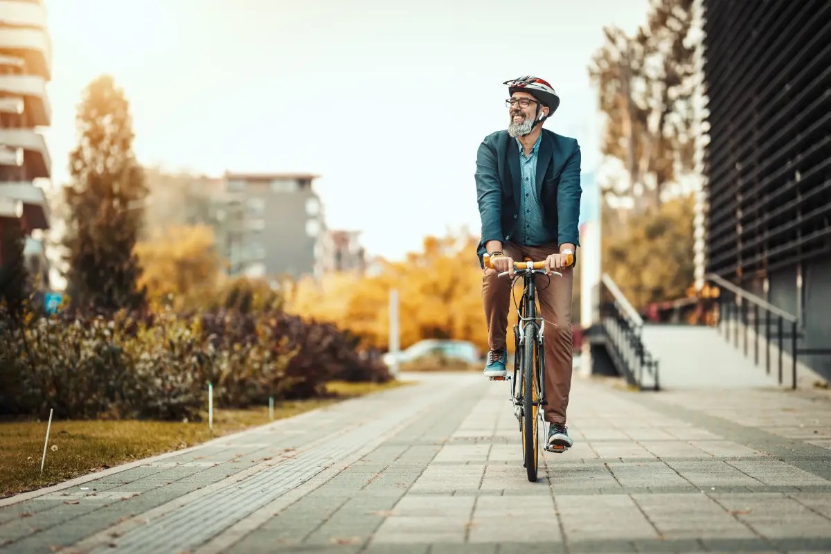 Primavera in bici: perché pedalare migliora cuore e benessere