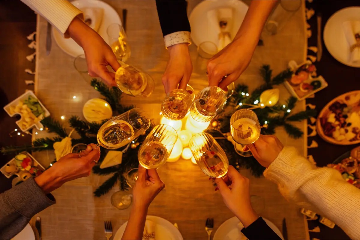  La sfida del cenone: ristoranti in crescita a Capodanno, ma resiste la tradizione casalinga