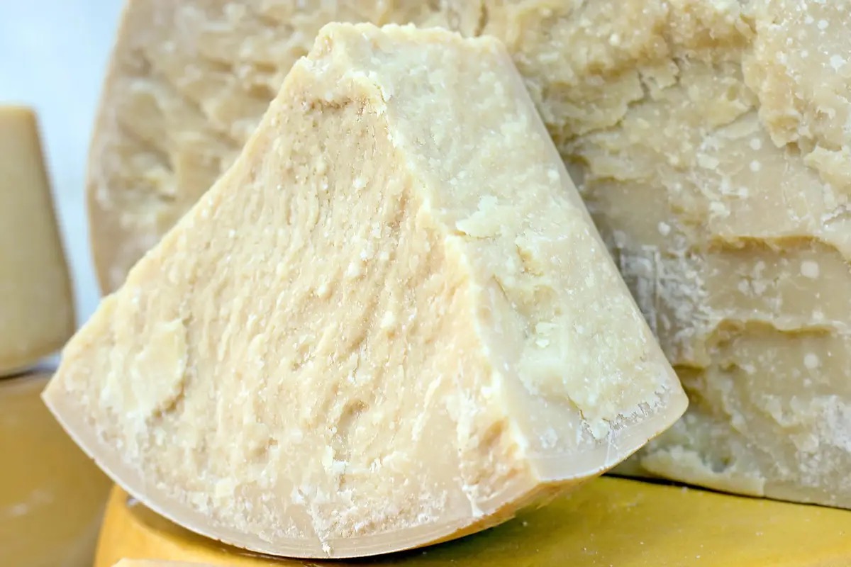 Parmigiano Reggiano fake in una fiera tedesca: il Consorzio fa rimuovere due prodotti