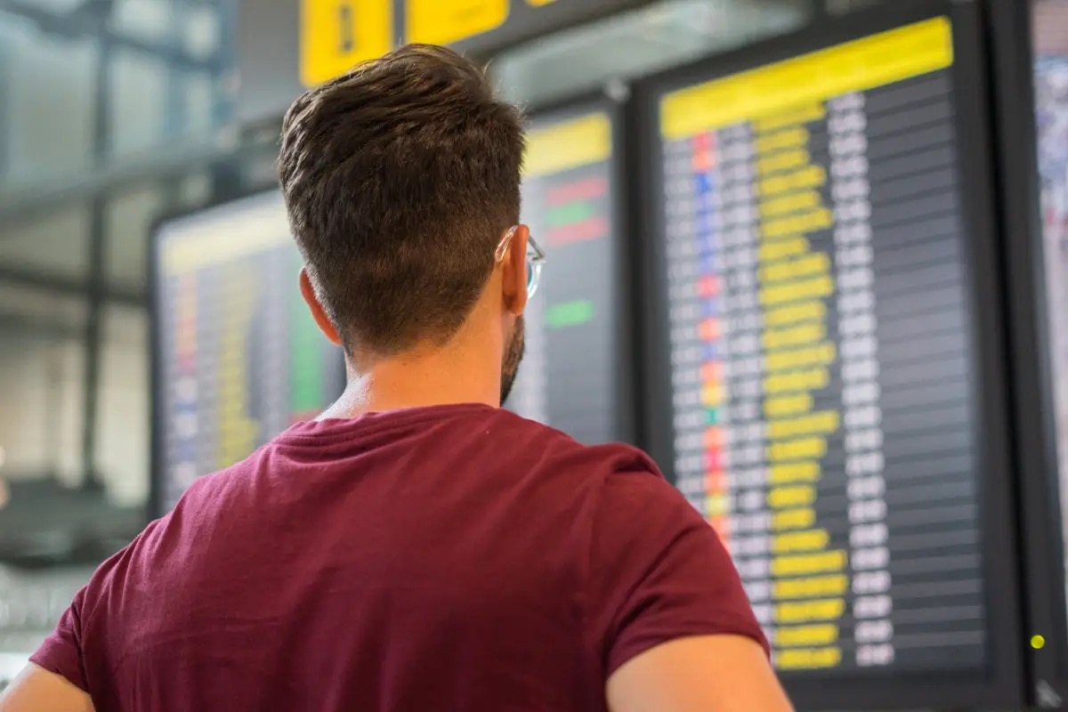 Voli, l'Ue vuole cambiare le regole: risarcimento solo dopo 4 o 6 ore di ritardo