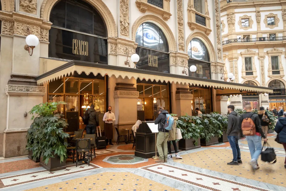 A volte ritornano... con la passata di pomodoro: nuovo blitz al ristorante di Cracco