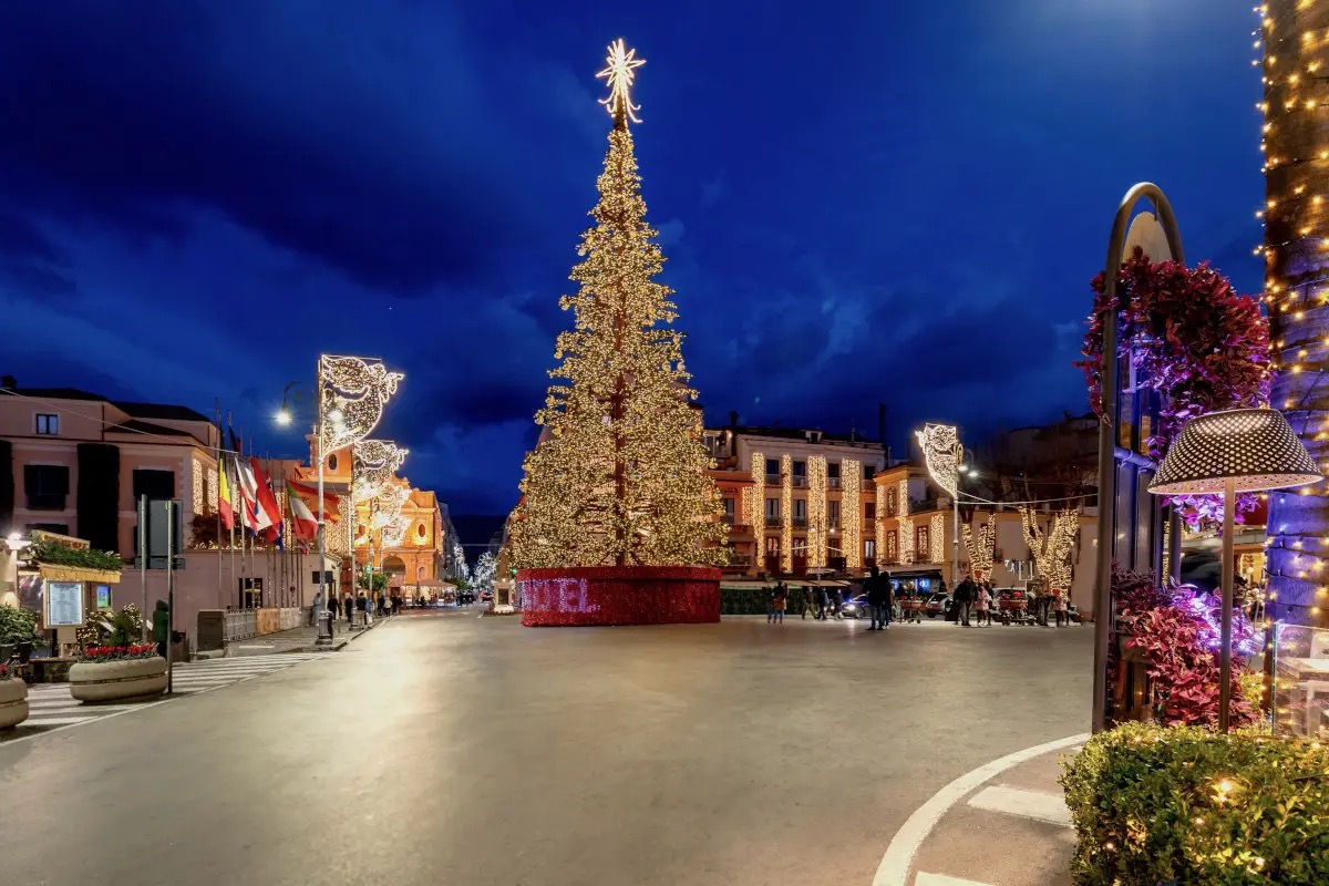  Natale 2025: turismo in crescita, panettoni più cari e meno vino in casa