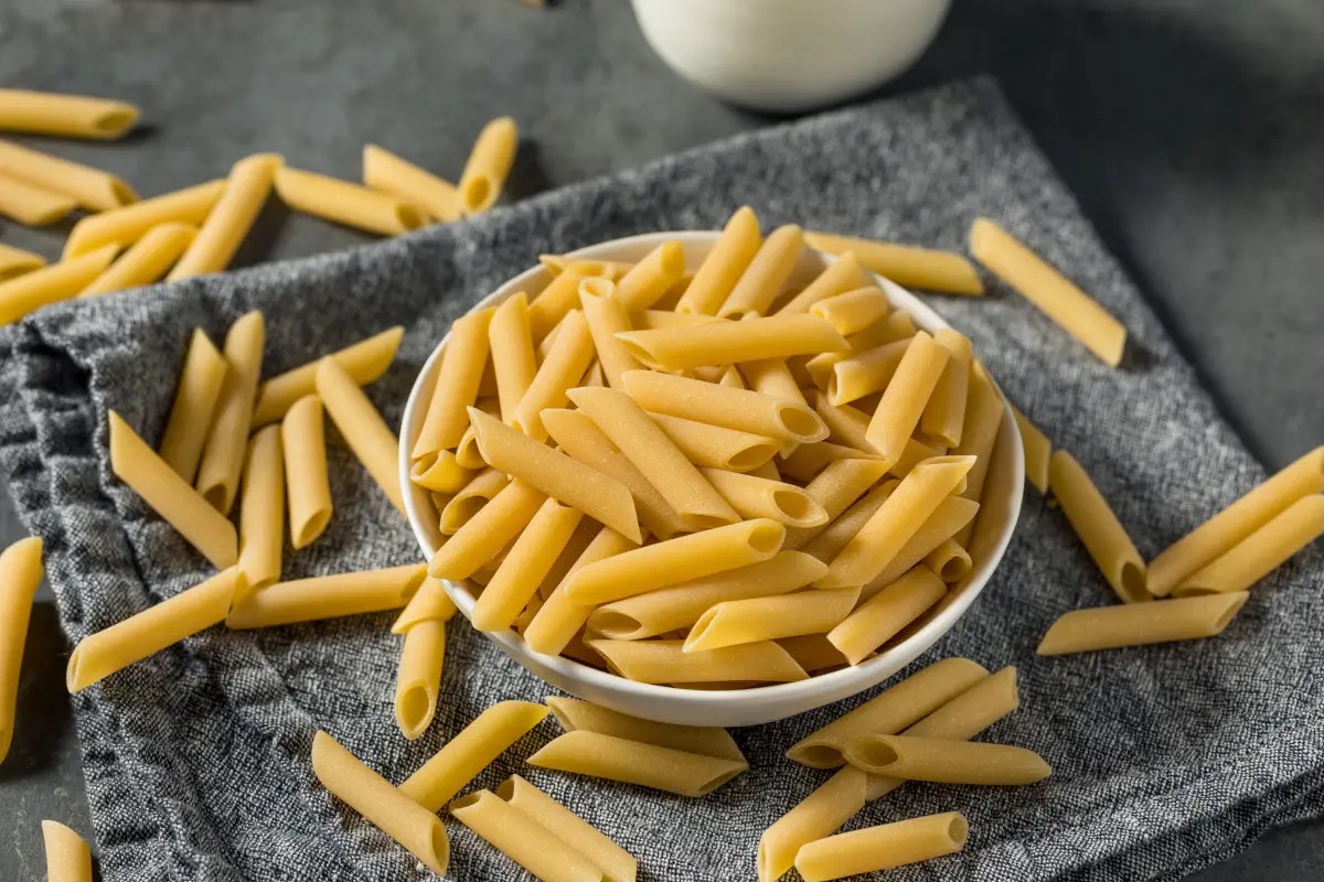  Gratinatura, sugo e cottura: tre motivi per cui le penne lisce battono le rigate