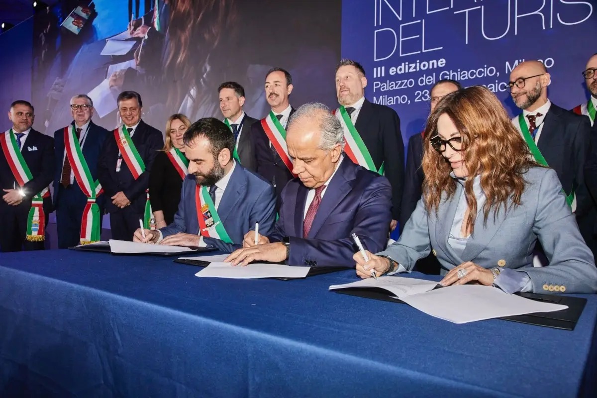 Turismo responsabile: firmato il protocollo per gestire le destinazioni più affollate