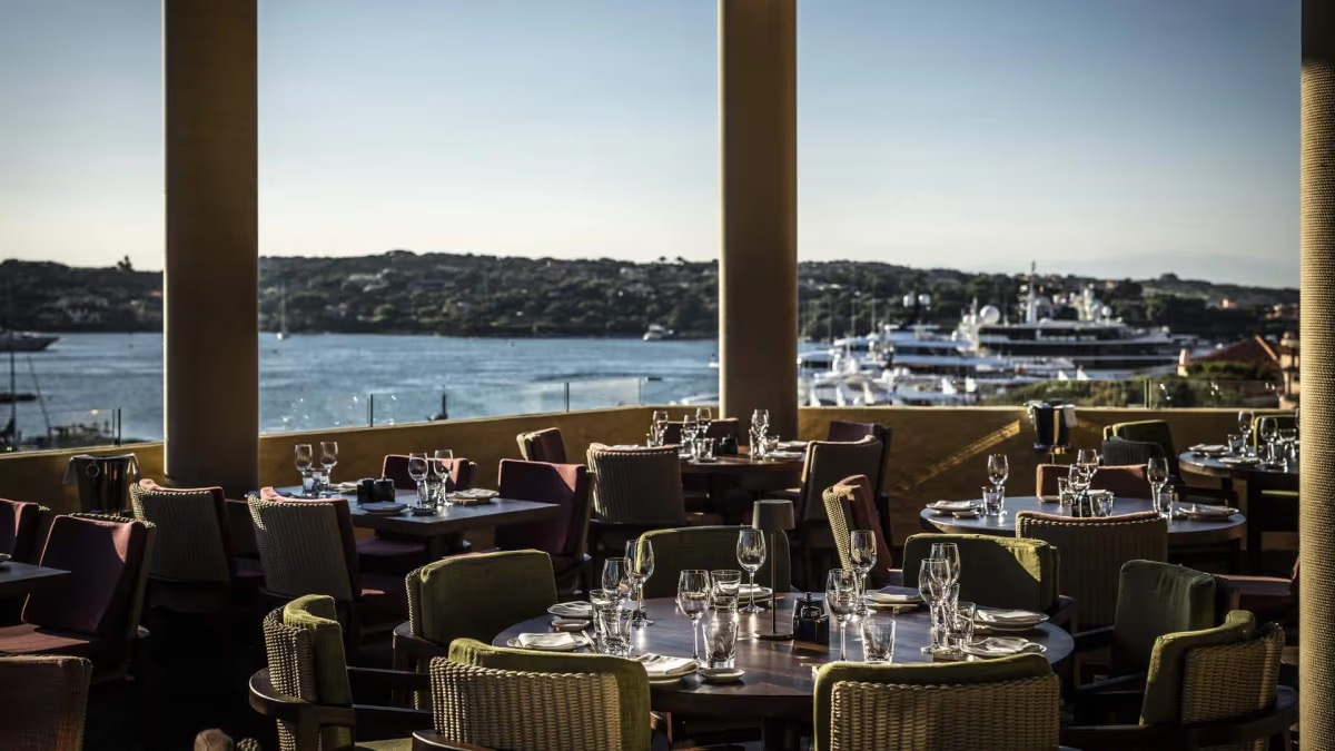 Un caffè a 10 euro a Porto Cervo? Il vero prezzo è quello della libertà