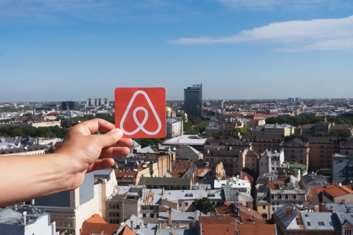  In Italia Airbnb supera gli hotel per posti letto. E il fatturato sale a 9 miliardi