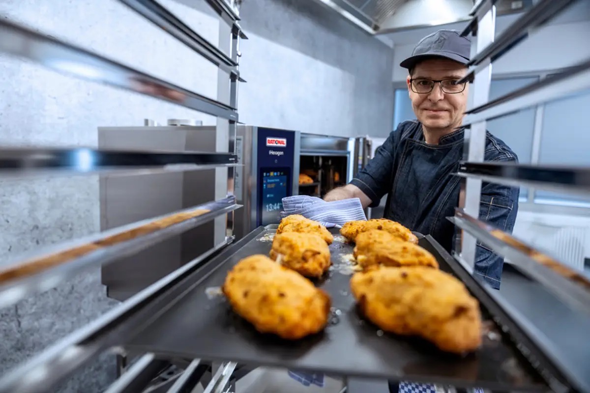  Cottura multiuso per l’alta rotazione: arrostire, grigliare e cuocere su più ripiani