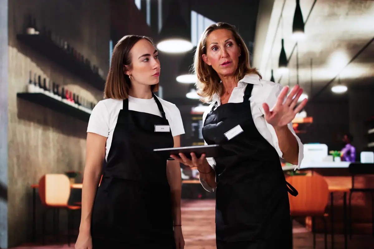  Intelligenza artificiale nei ristoranti: può convivere con le regole del galateo?