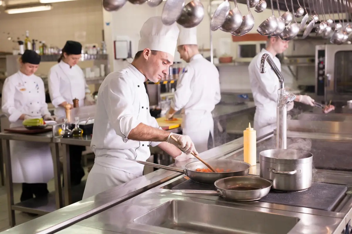  Personale, tempi e organizzazione: le regole che salvano un ristorante dal caos