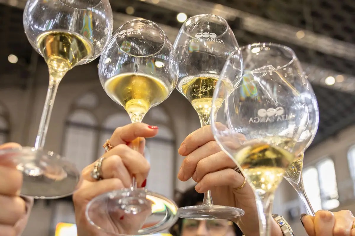 Alta Langa Docg oltre i due milioni di bottiglie: il Metodo classico piemontese accelera