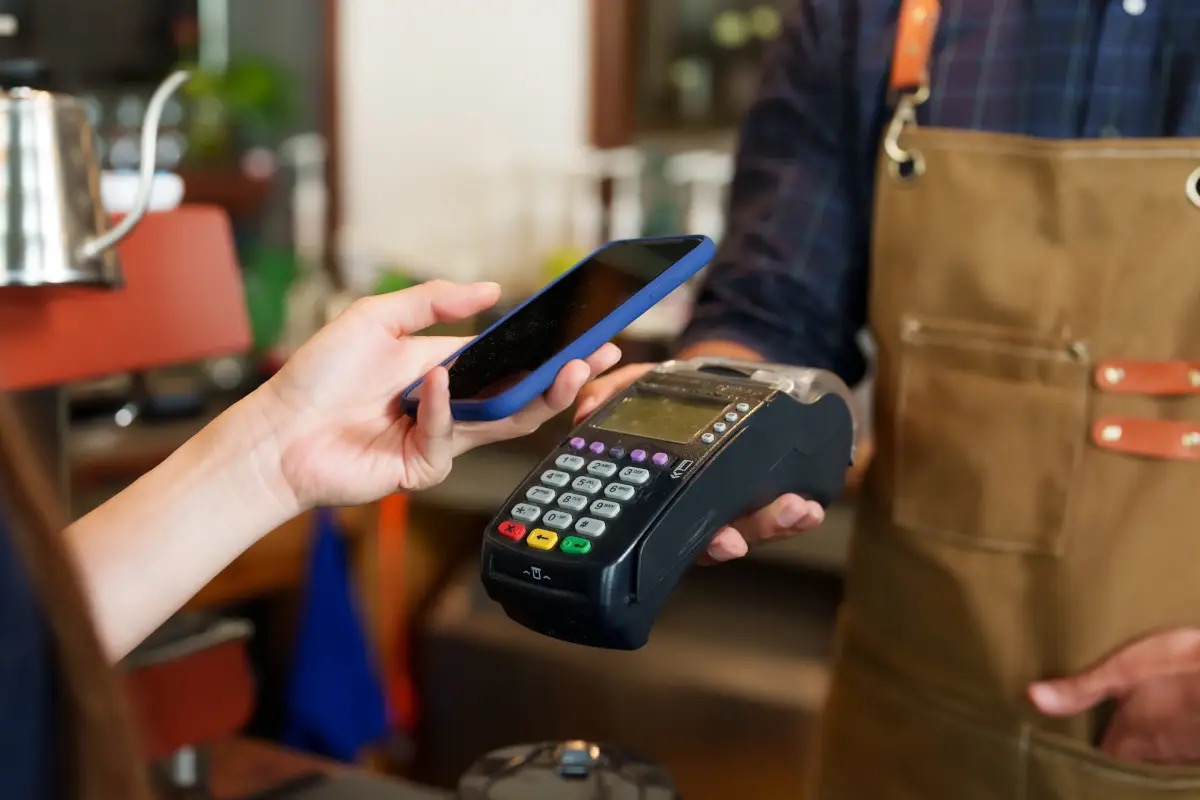  Euro digitale, moneta vera contro finanza virtuale: la partita si gioca nei bar