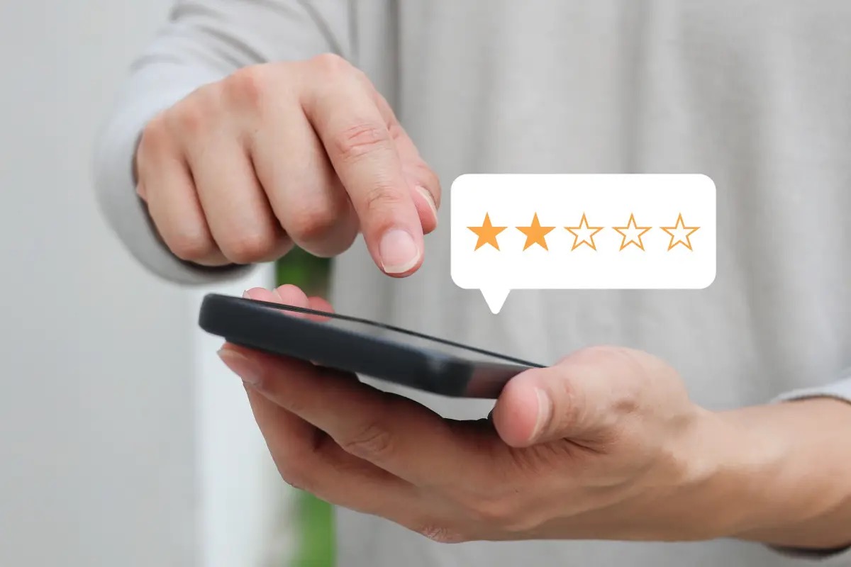  Recensioni negative, risposta obbligata: ignorarle costa più di un tavolo vuoto