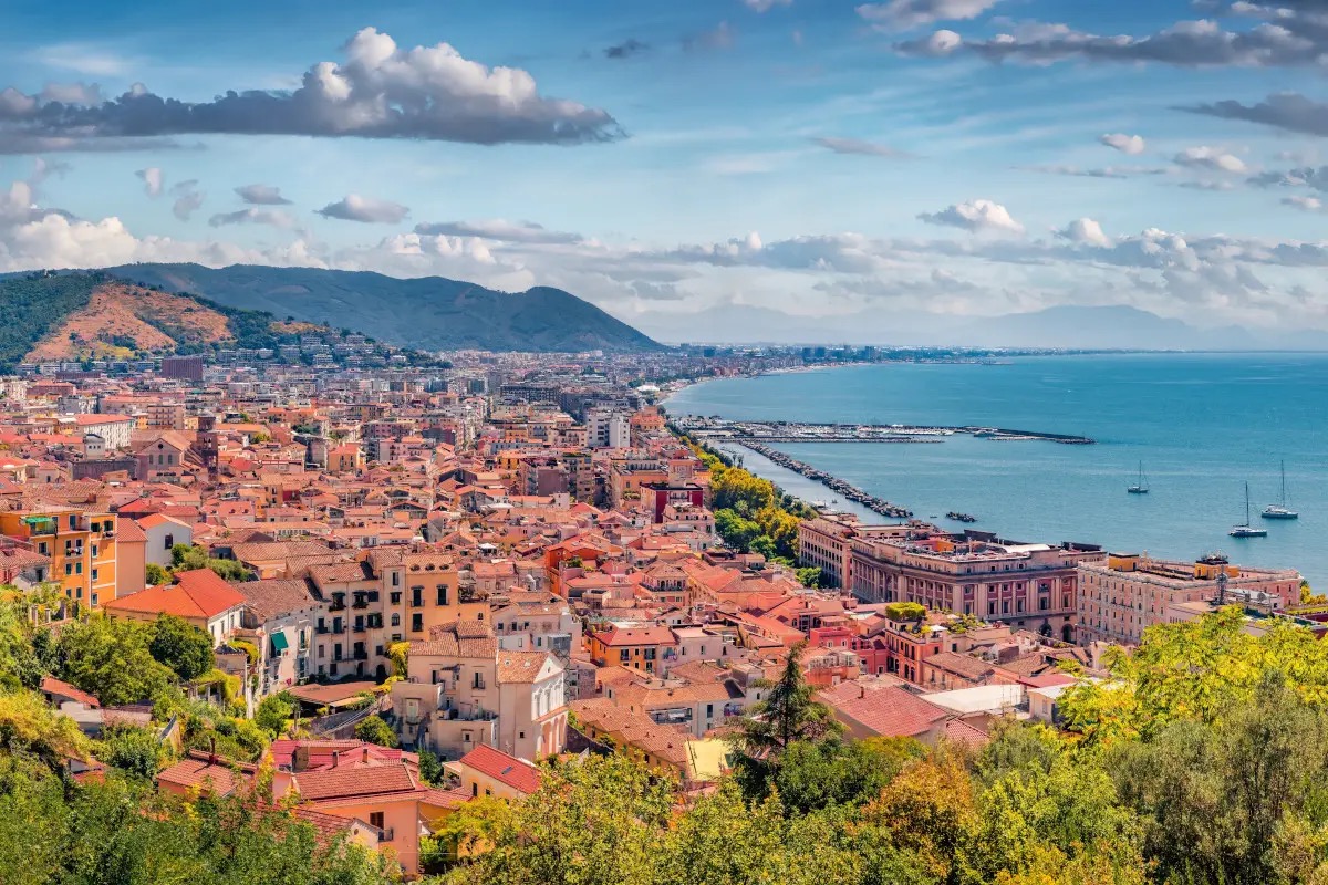  Salerno: città di bellezza nascosta tra colline, ulivi e archeologia