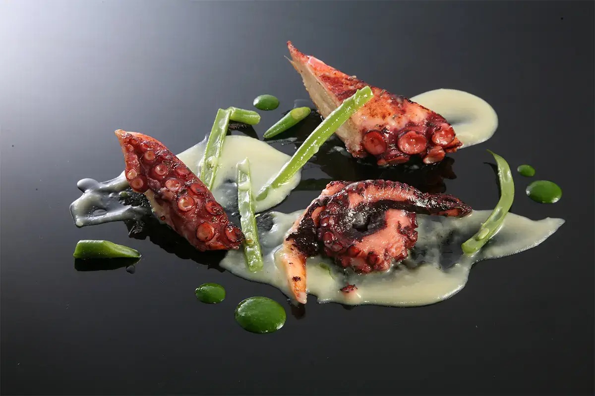  Polpo con vinaigrette di patate, fagiolini e salsa al prezzemolo