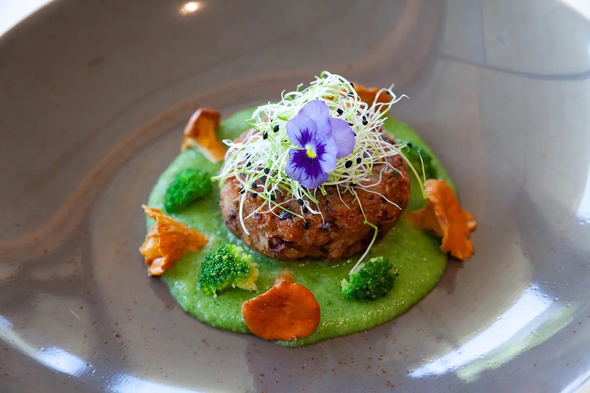  Polpette vegane di avena e fagioli con crema di broccoli