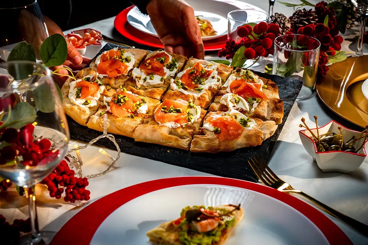  Xmas Pinsa Appetizer: tartine natalizie con salmone e pistacchi