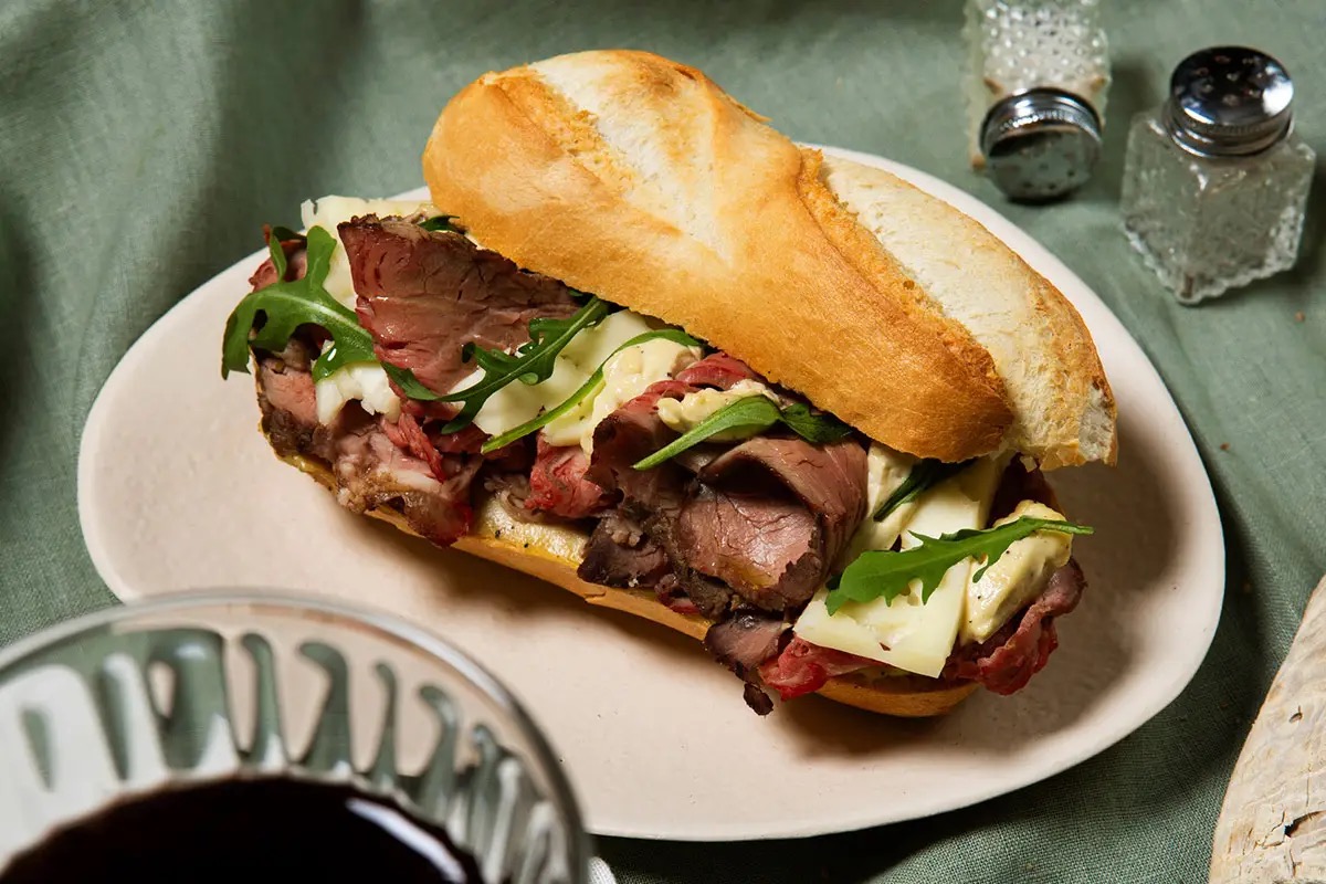  Baguette croccante con roast beef di manzo irlandese