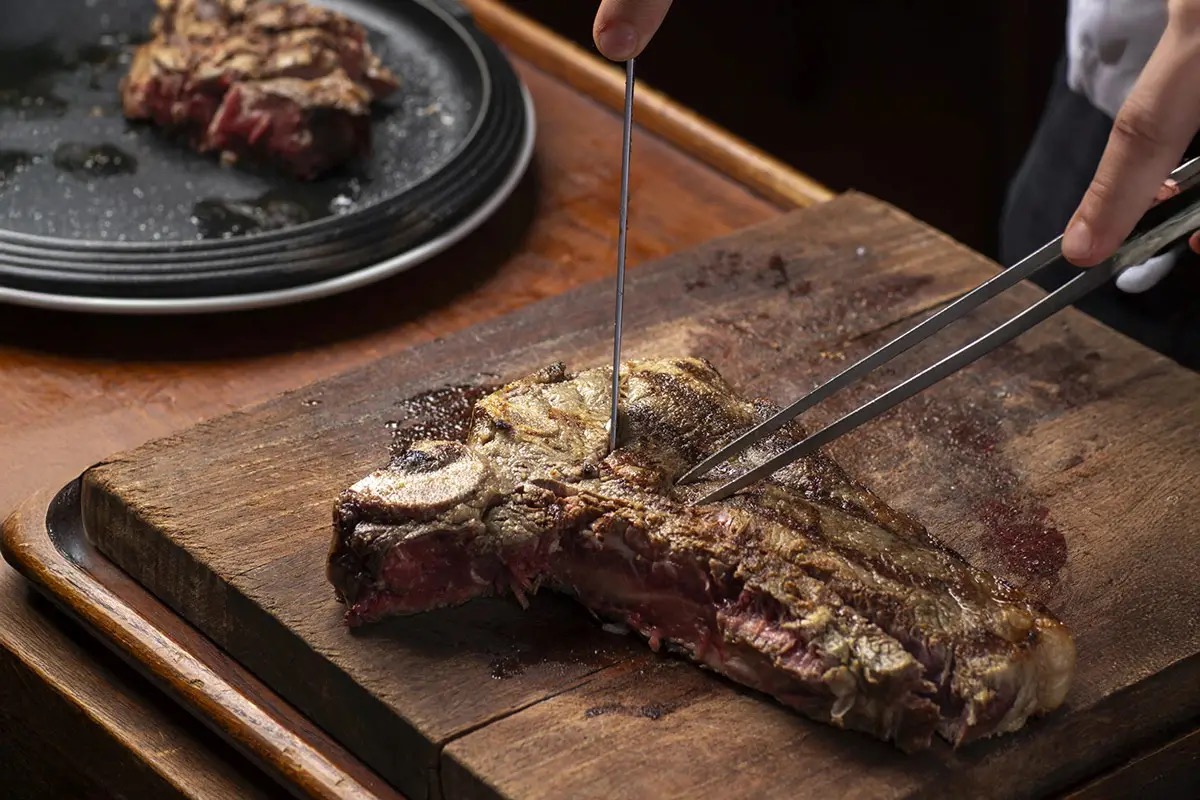  Regina Bistecca Firenze: la ricetta della Fiorentina di Chianina