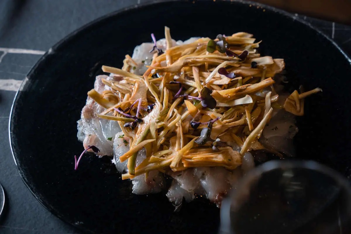 Il Dek: solida cucina di pesce e salumi di mare a Prato