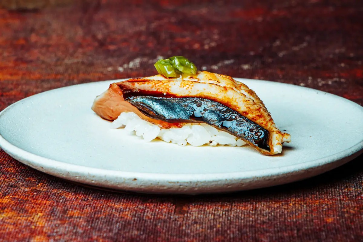  Sushi, techno e arte: dentro Akoya, l’omakase che sorprende Torino