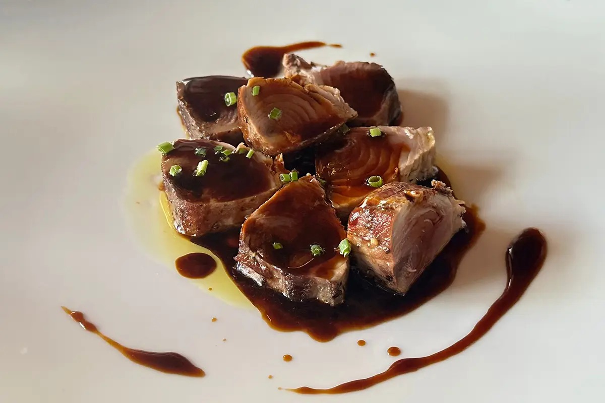 Il rito millenario dell’Anatra alla Pechinese in un ristorante vicino a Bergamo