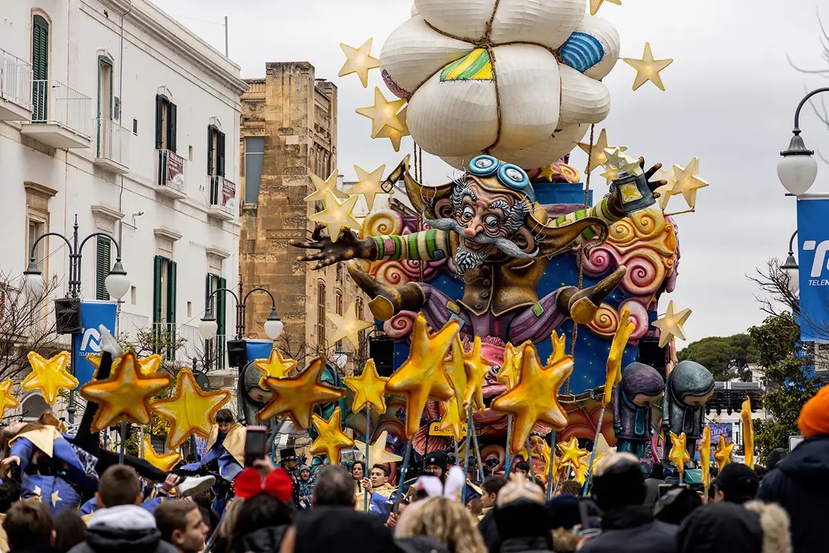  Non solo Venezia: i Carnevali italiani più autentici (e meno conosciuti) tra riti e tradizioni