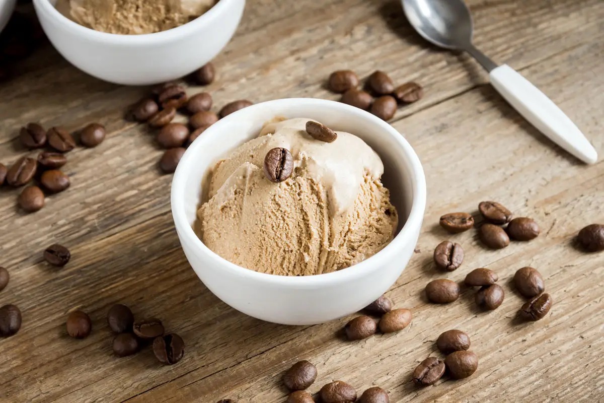  Gelato al caffè fatto in casa: ricetta facile senza gelatiera