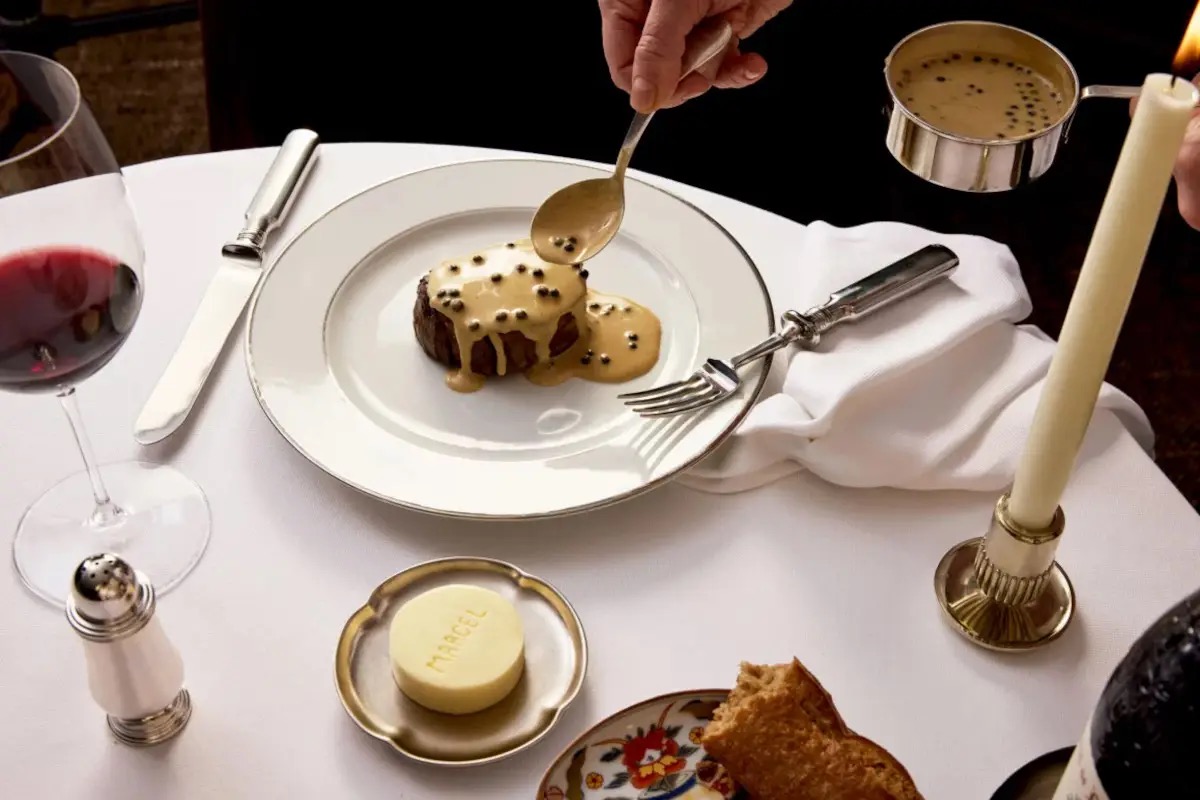 A New York c’è un ristorante dove si possono comprare opere d’arte mentre si cena