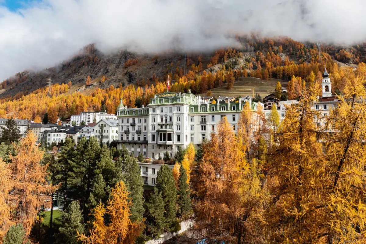 Vivere la magia dell’autunno in Engadina in un hotel della Belle Époque