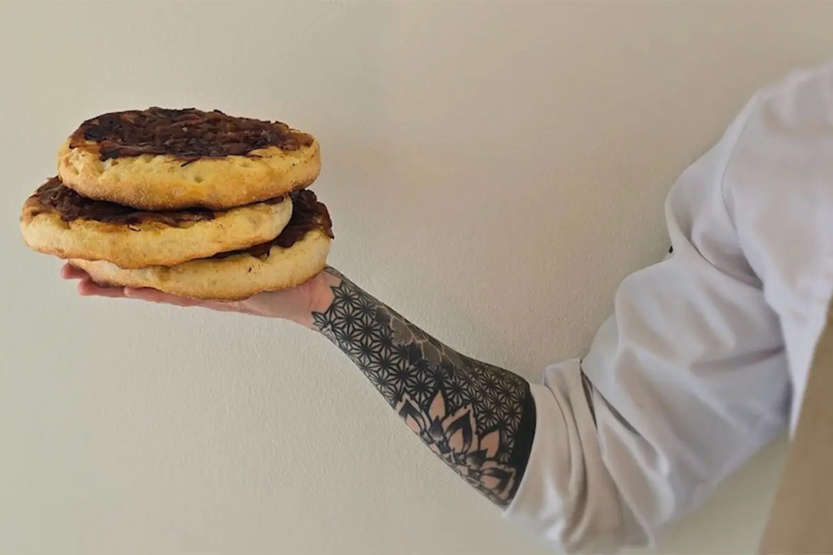  Focaccia al padellino con cipolla caramellata: il gusto autentico del Farro Monococco