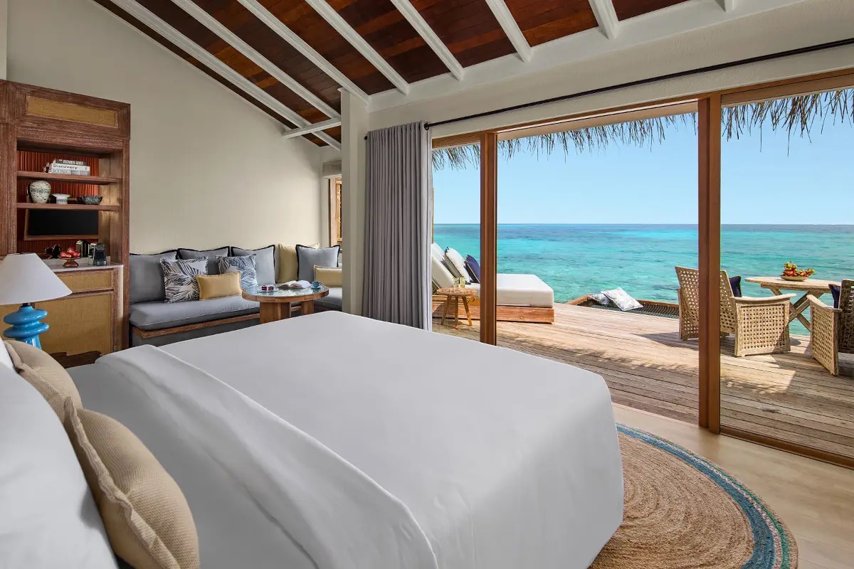 Ville sull’acqua e attività subacquee: il fascino del Reethi Resort alle Maldive