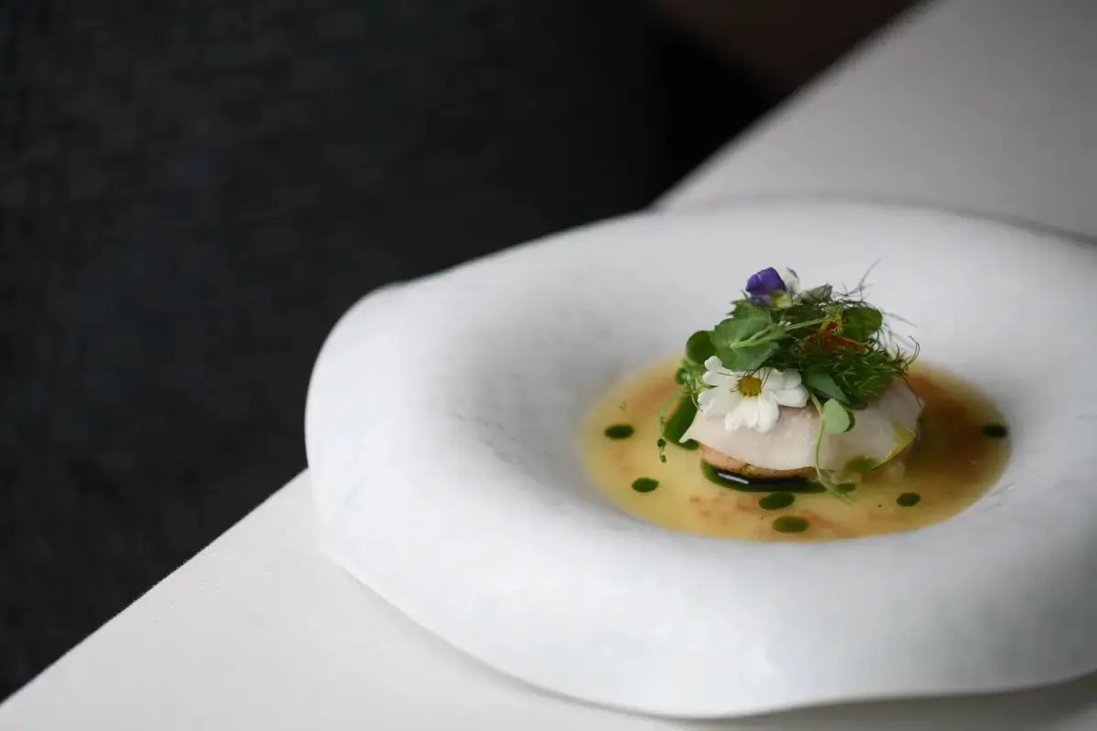  Un ristorante, tre tavoli e una cucina che parla la lingua delle montagne