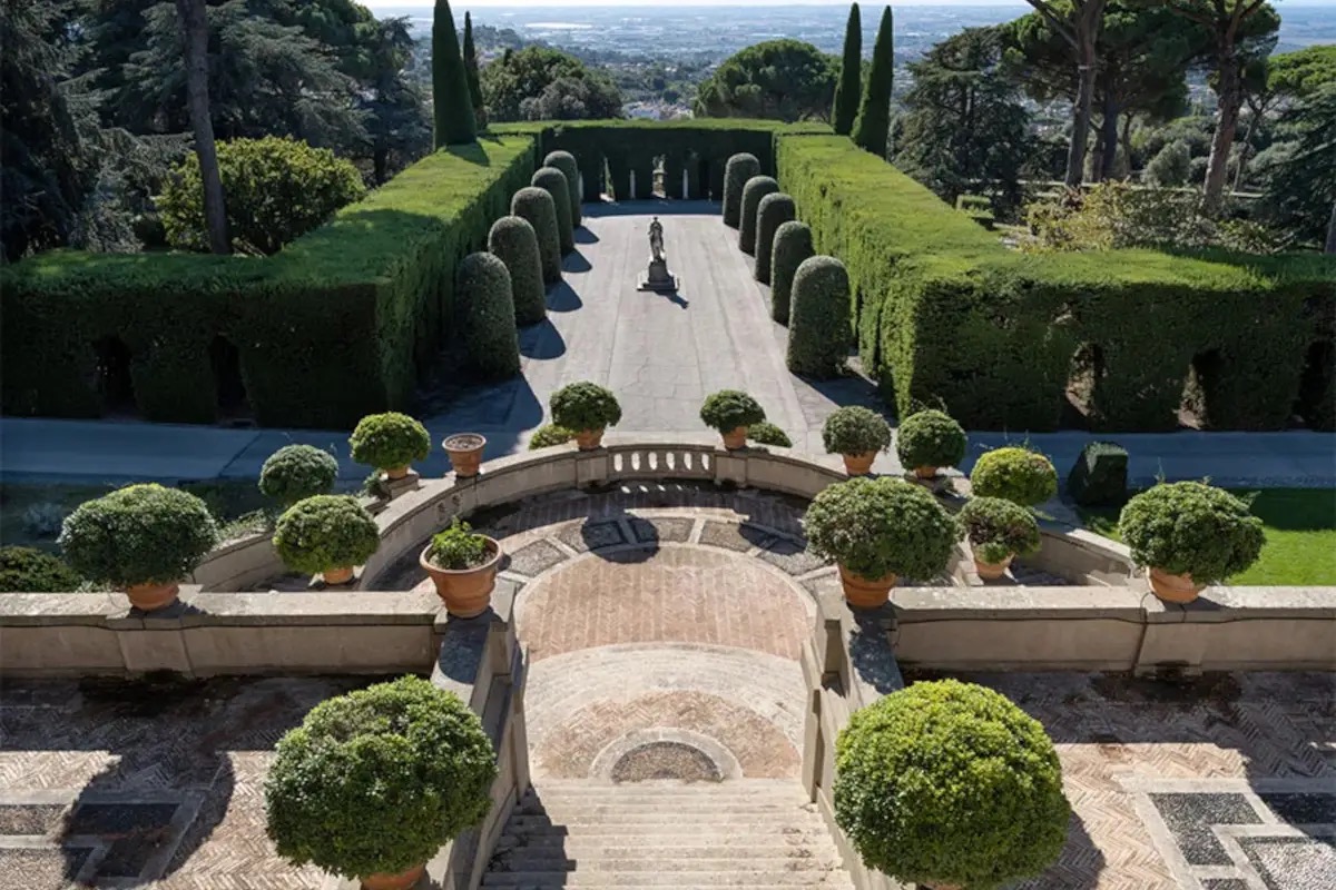 Papa Leone XIV “diventa ristoratore”: a Castel Gandolfo il ristorante tra km 0, Chicago e Perù