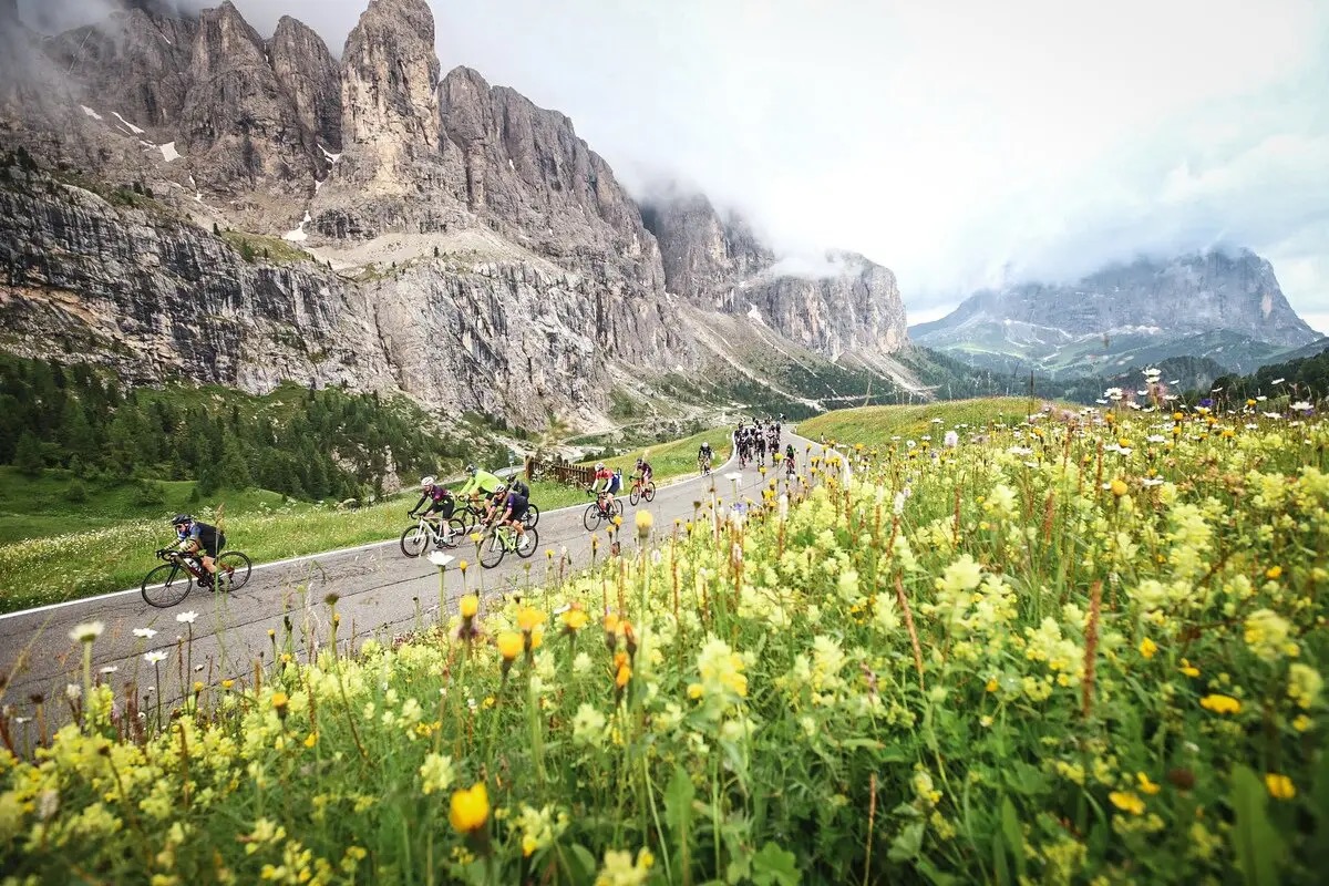 La luce attraversa la 38ª Maratona dles Dolomites: solidarietà e sport ad alta quota