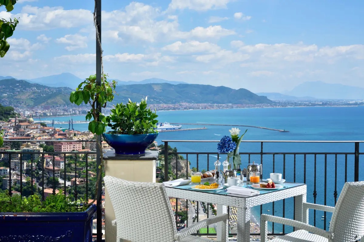 Riapre l’Hotel Raito: dentro il cinque stelle della Costiera amalfitana