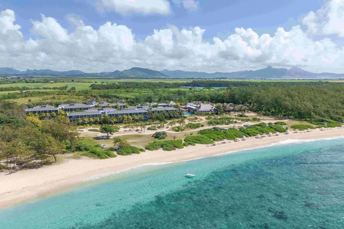  Sulla costa selvaggia di Mauritius un resort (di lusso) cambia pelle