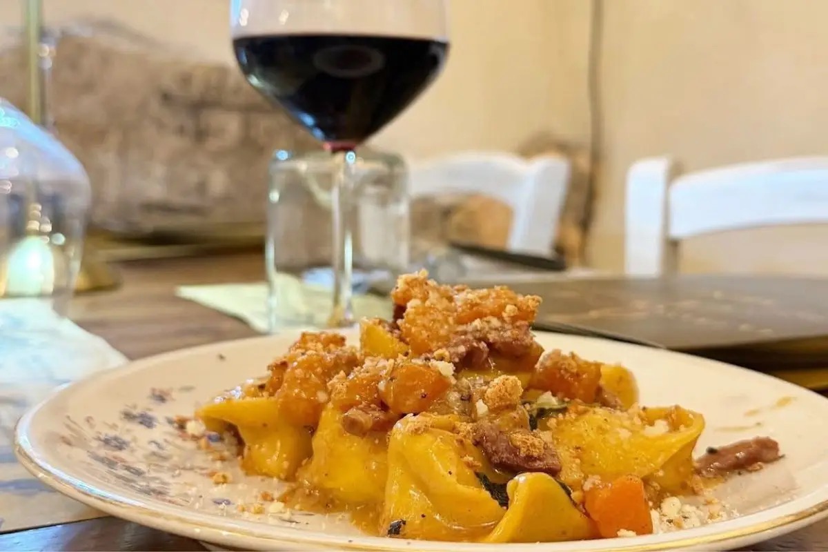 La Fraschetta degli Antichi Sapori, ristorante di cucina tipica scavato nella roccia