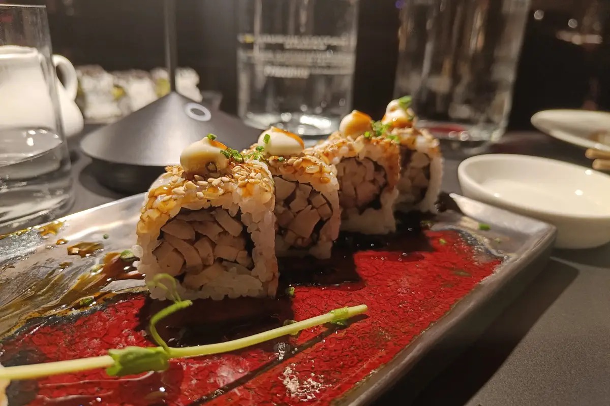 Mangiare nel cielo di Milano? Al Voya Rooftop, il locale più alto della città