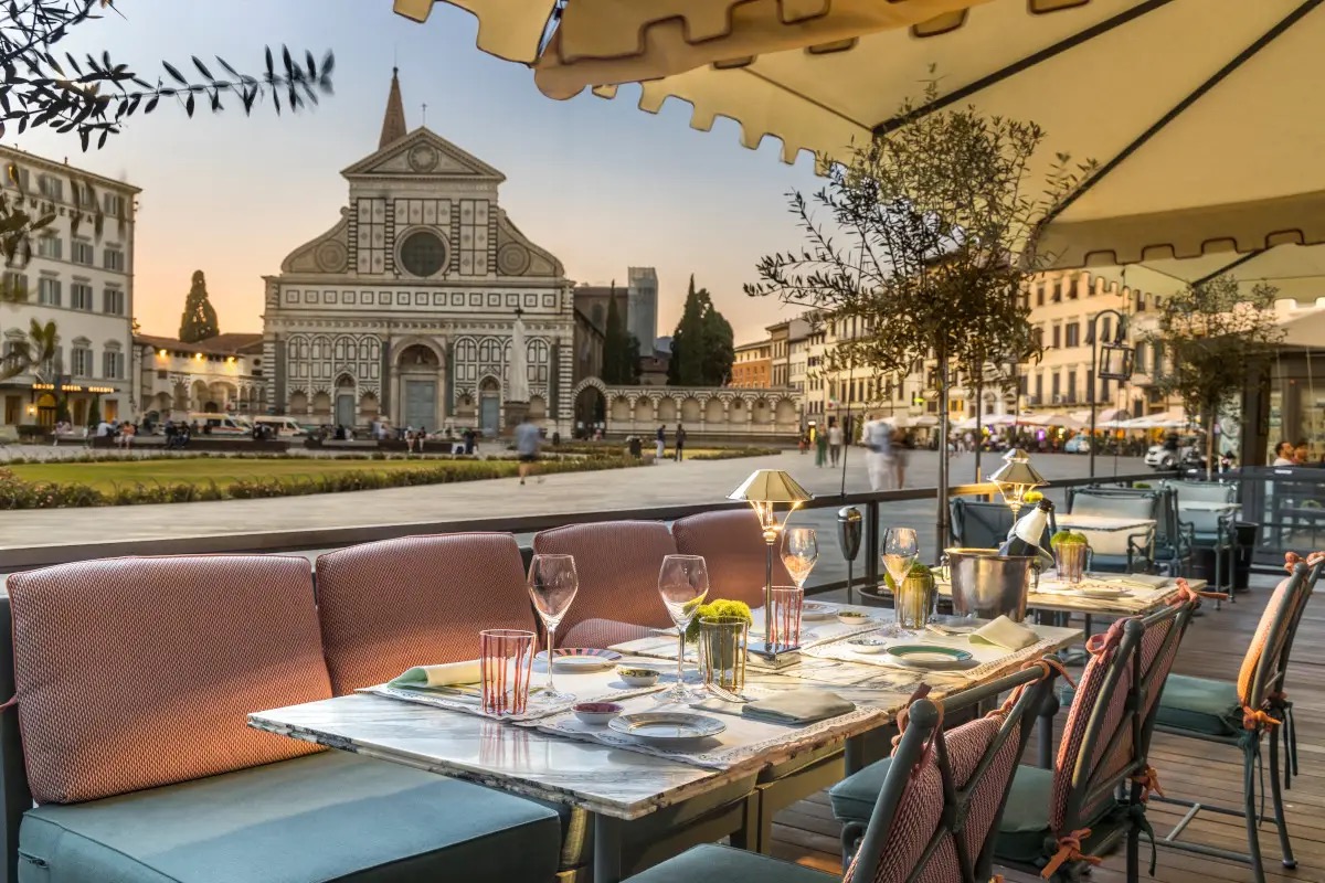 Dalla pasta fatta a mano ai vini “volanti”: il ristorante che racconta l’ospitalità come una casa