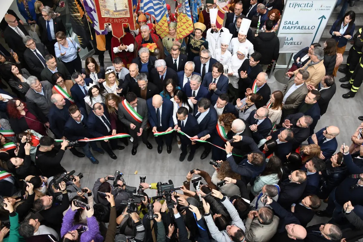  Tipicità al via con la mostra di vignette di Italia a Tavola su cucina e Unesco