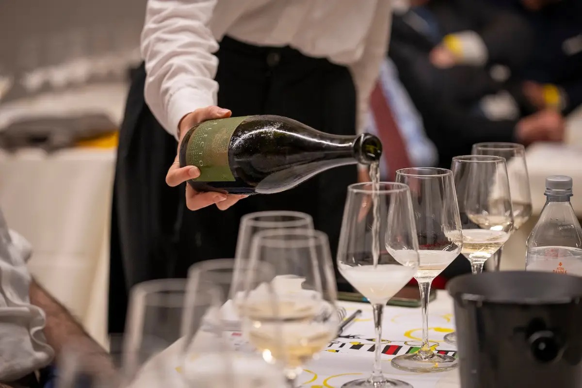 Spumantitalia sbarca a Bologna tra degustazioni, masterclass e cultura del vino