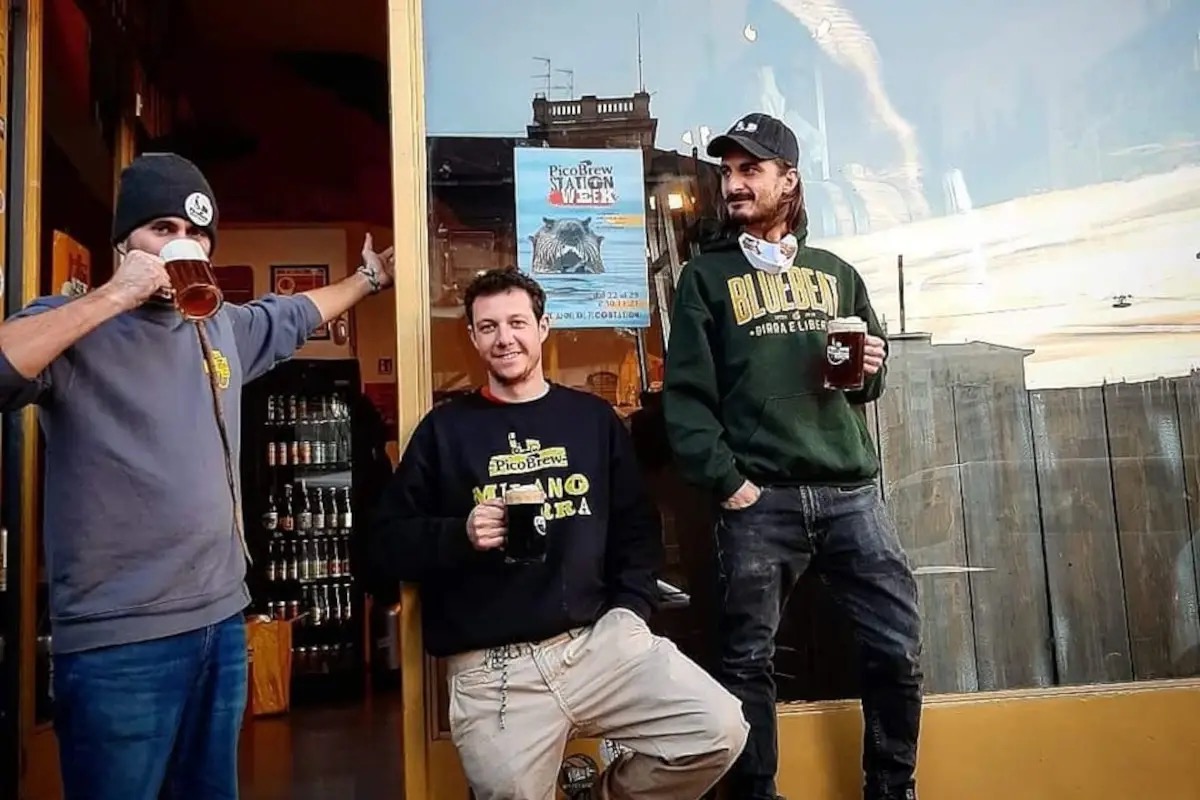 PicoBrew nasce dall’idea di produrre birra artigianale a Milano: da un piccolissimo birrificio agricolo nel 2015 si evolve in pub, bottega e caseificio, combinando birra e formaggi