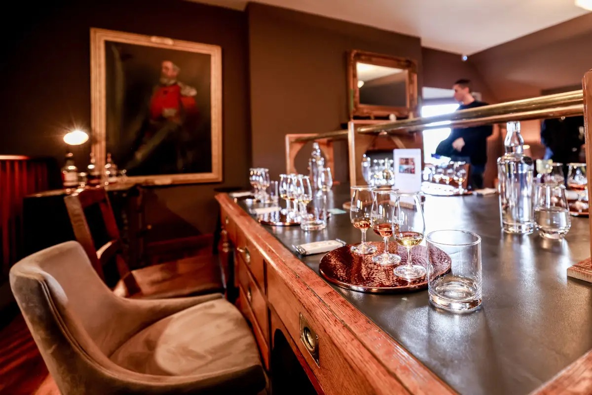  SpiriTurismo: l’Italia dorme, la Scozia incassa. Svegliamoci o la grappa resta un souvenir polveroso