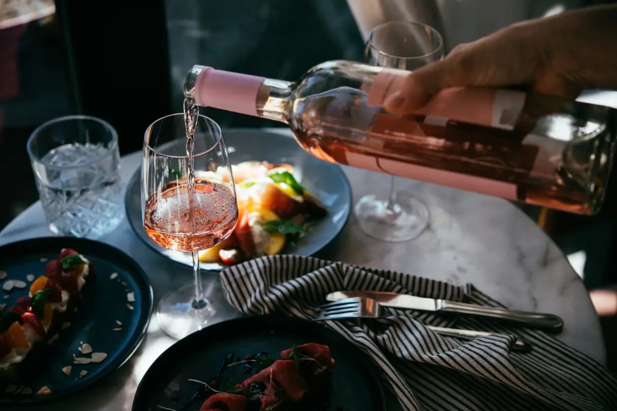  Il vino nei ristoranti vale 12 miliardi e pesa il 21% dello scontrino